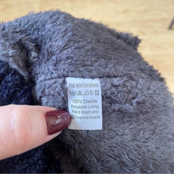 The Winter Brand Navy Blue 100% Chenille Beanie - Picture 5 of 5